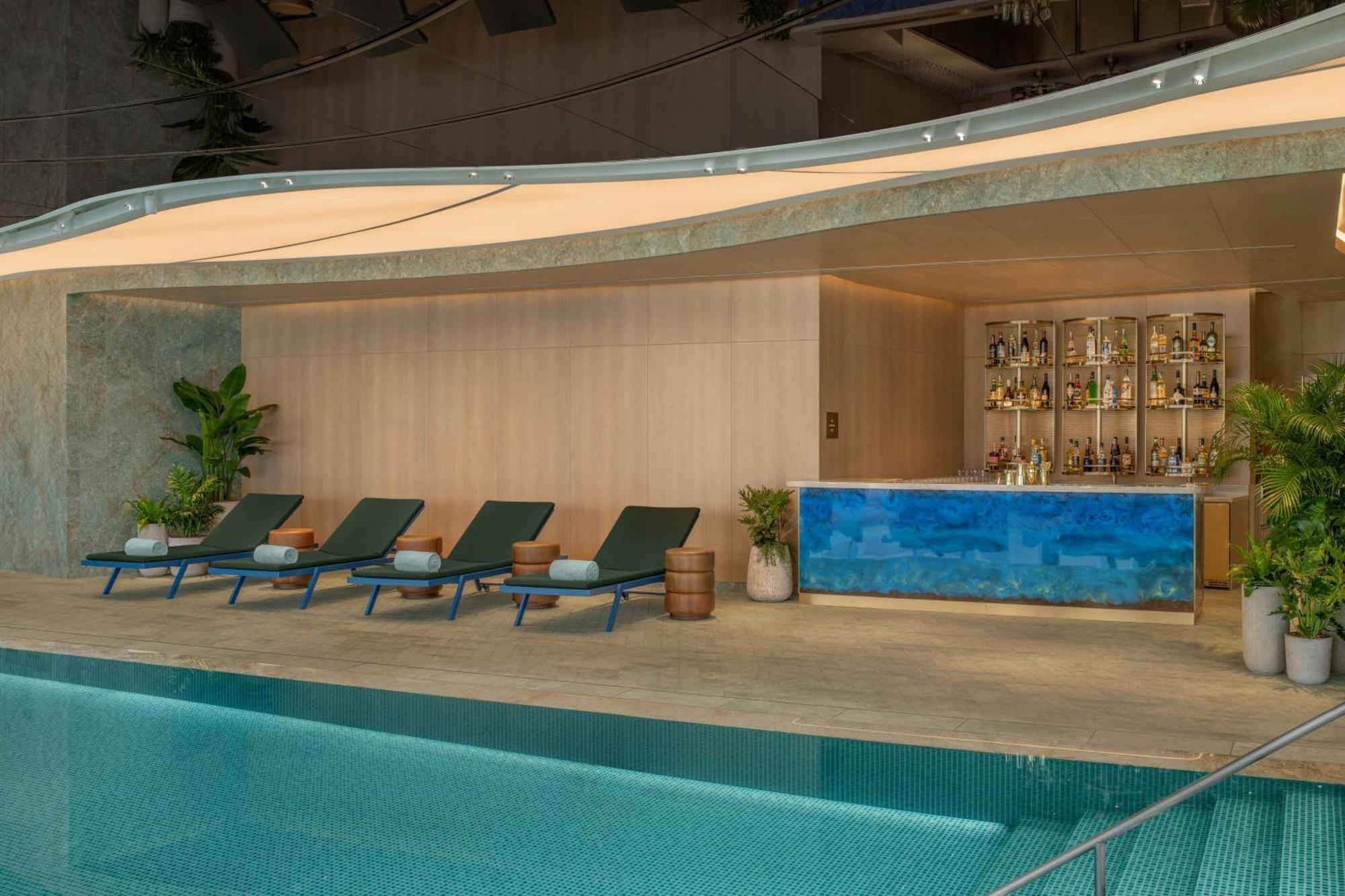 W Macau - Studio City Exterior foto The pool at the hotel